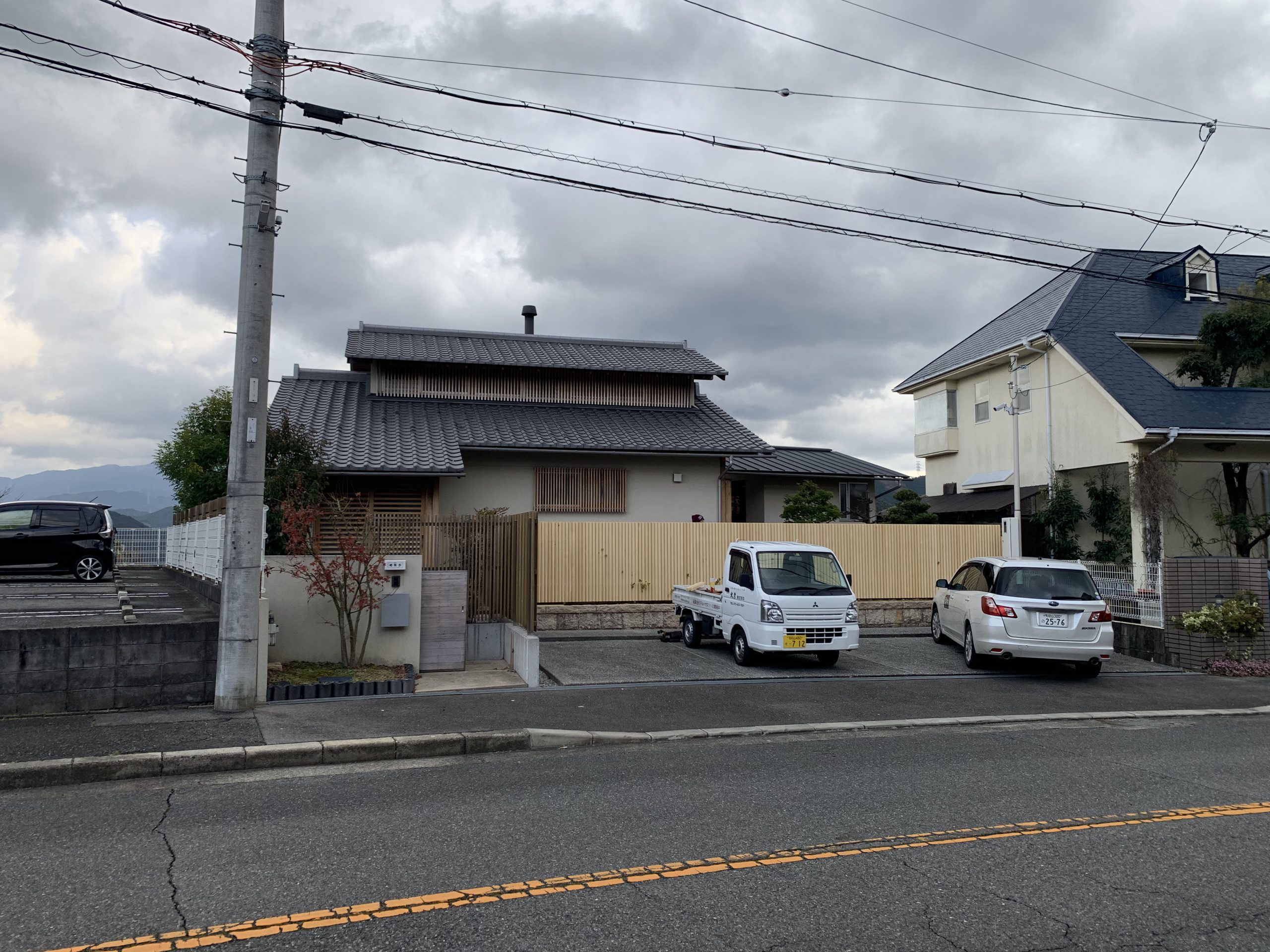 ナナメの格子の木塀 大彦株式会社